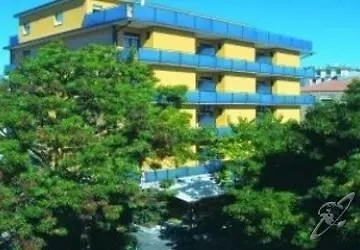 Hotel Capitol 2*